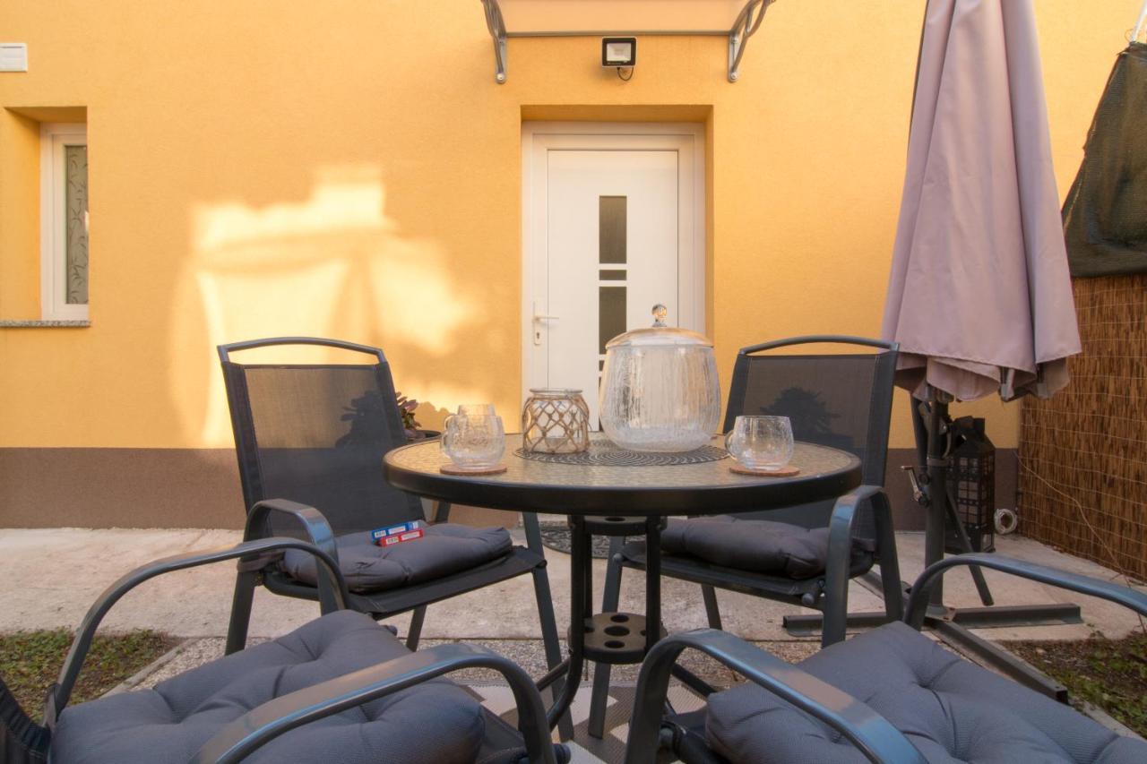 Appartamento Moet With Garden Pola Esterno foto
