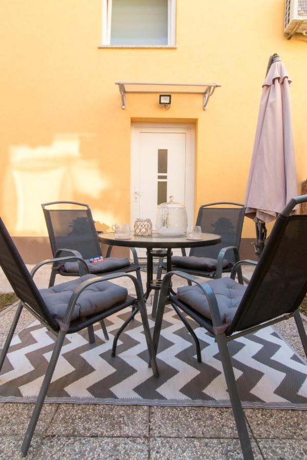 Appartamento Moet With Garden Pola Esterno foto