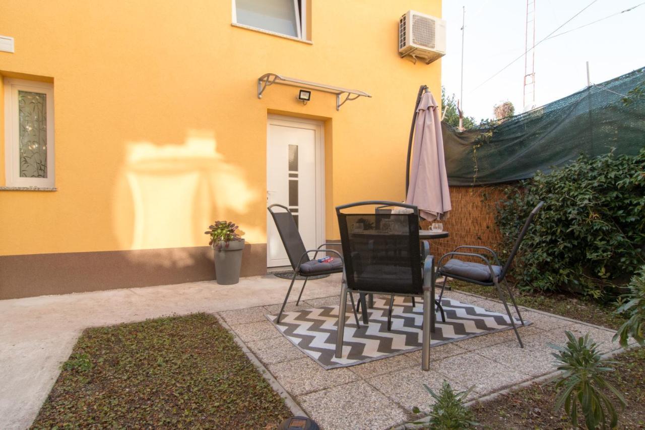 Appartamento Moet With Garden Pola Esterno foto