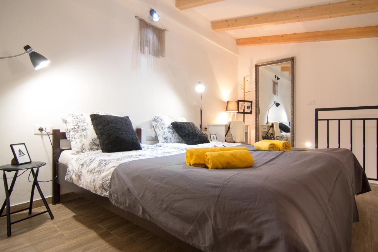 Appartamento Moet With Garden Pola Esterno foto