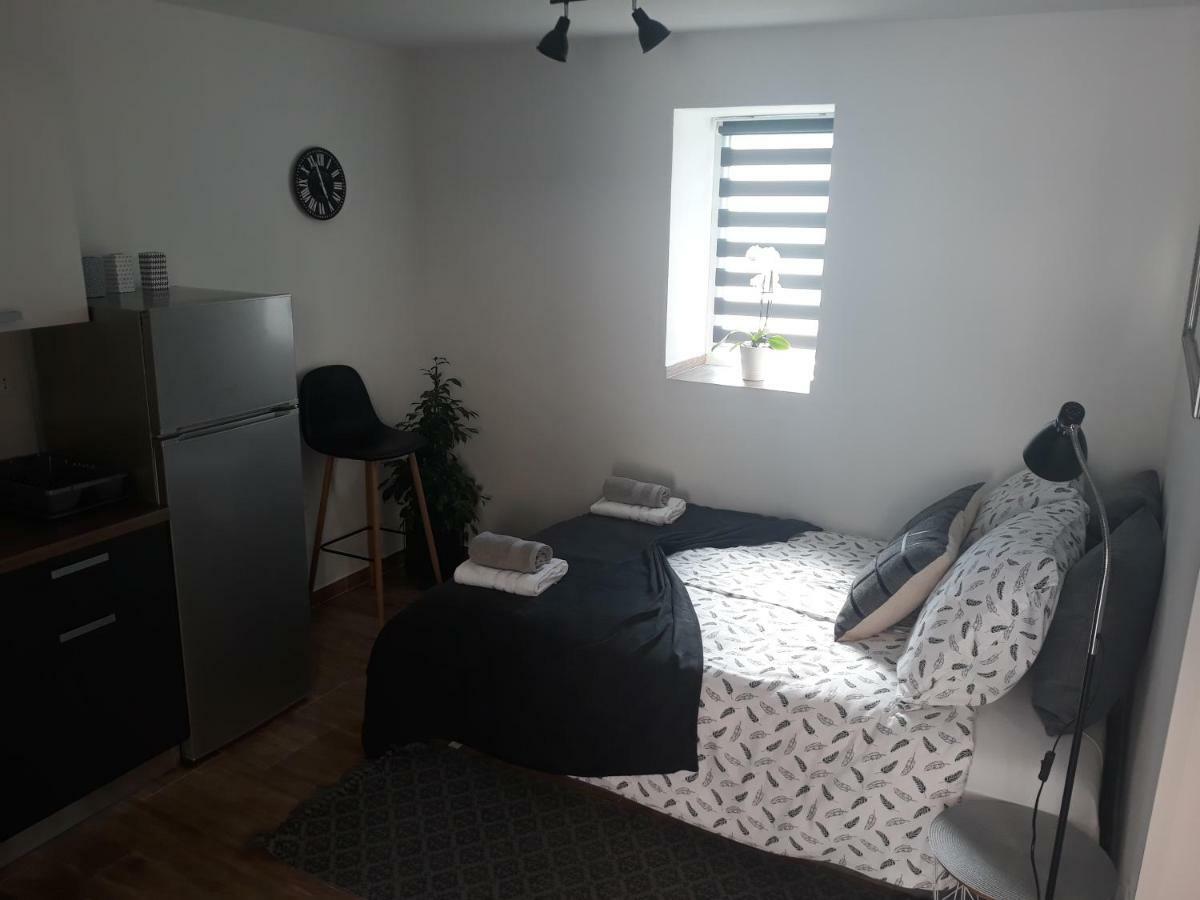 Appartamento Moet With Garden Pola Esterno foto